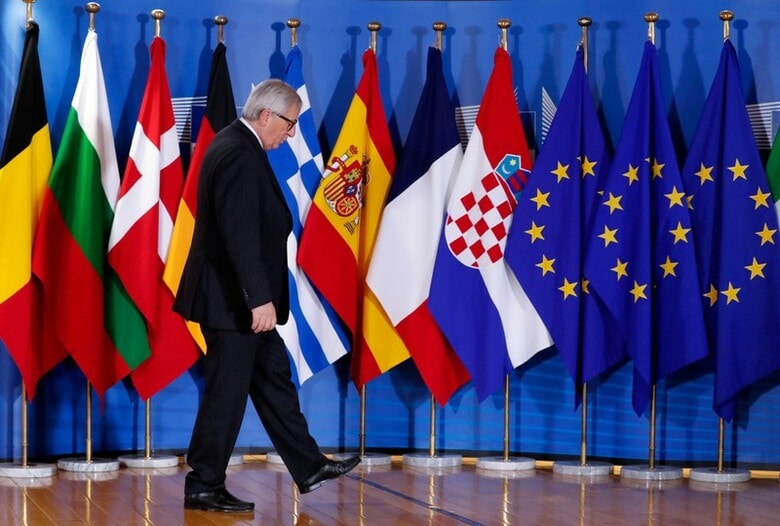 ６月２９日、欧州連合（ＥＵ）首脳会議は、難民・移民申請を取り扱う共同の審査機関を域内に設置することや、域内での難民・移民の移動を制限することなどで合意した。写真はユンケルＥＵ欧州委員会委員長。ブリュッセルで２４日撮影（２０１８年　ロイター／Yves Herman）