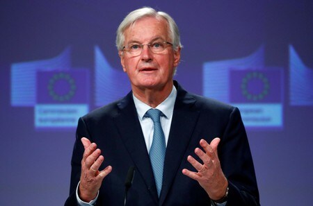 １０月１７日、英国の欧州連合（ＥＵ）離脱（ブレグジット）のＥＵ側の首席交渉官であるバルニエ氏（写真）は、英国とＥＵが新たな離脱協定案で合意したとし、その協定案が１７日中にＥＵ首脳会議に提出されると述べた。ブリュッセルでの記者会見で撮影（２０１９年　ロイター/Francois Lenoir）