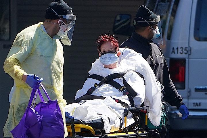 米国で確認された新型コロナウイルス感染による死者数が１０００人を突破した。感染が急増しているニューヨーク州などでは医療物資や病床の不足が深刻化している。ニューヨーク市マンハッタンで撮影（２０２０年　ロイター/ Carlo Allegri）