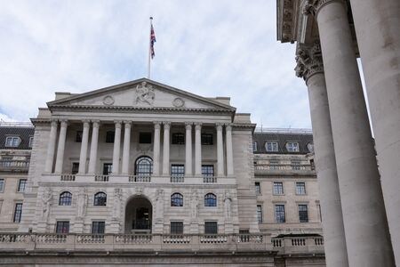 イングランド銀行（英中央銀行）のチーフエコノミスト、ヒュー・ピル氏は５日、今後も柔軟に政策金利を決定するとし、投資家は追加の大幅利上げを想定すべきではないと述べた。ロンドンのイングランド銀本部、４日撮影。（２０２２年　ロイター/Maja Smiejkowska）