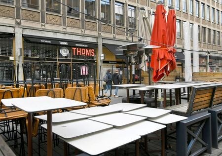 オランダ政府は２０日、第二次世界大戦以降で初となる全国的な夜間外出禁止令を提案した。議会の承認を経て、今週末から実施される見込み。ロッテルダムで１２日撮影（２０２１年　ロイター/PIROSCHKA VAN DE WOUW）