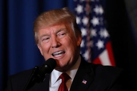 　４月６日、米ホワイトハウスは、トランプ大統領が米配車アプリ大手リフトの幹部、デレク・カン氏を運輸次官に指名すると発表した。写真はフロリダ州パームビーチで撮影（２０１７年　ロイター／Carlos Barria）