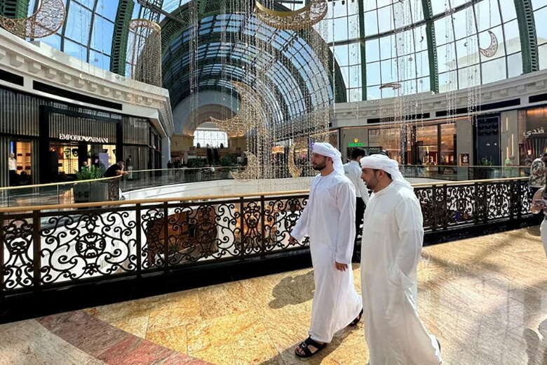 写真はアラブ首長国連邦ドバイのショッピングモール。2023年3月、ドバイで撮影　REUTERS/ Abdel Hadi Ramahi