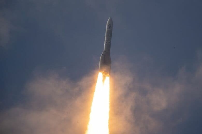 写真は 「アリアン６」ロケット。2024年7月、フランス領ギアナで撮影。提供写真。欧州宇宙機関（ＥＳＡ）/Manuel Pedoussaut/REUTERS