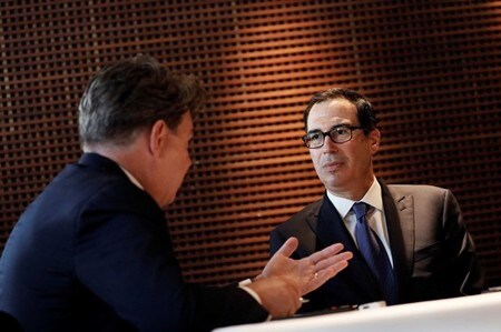 　７月２０日、米国のムニューシン財務長官はロイターとのインタビューで、人民元安を牽制、為替操作の兆候が無いか注視していることを明らかにした。サンパウロで２０日、インタビューに応じるムニューシン財務長官（２０１８年　ロイター/Nacho Doce）