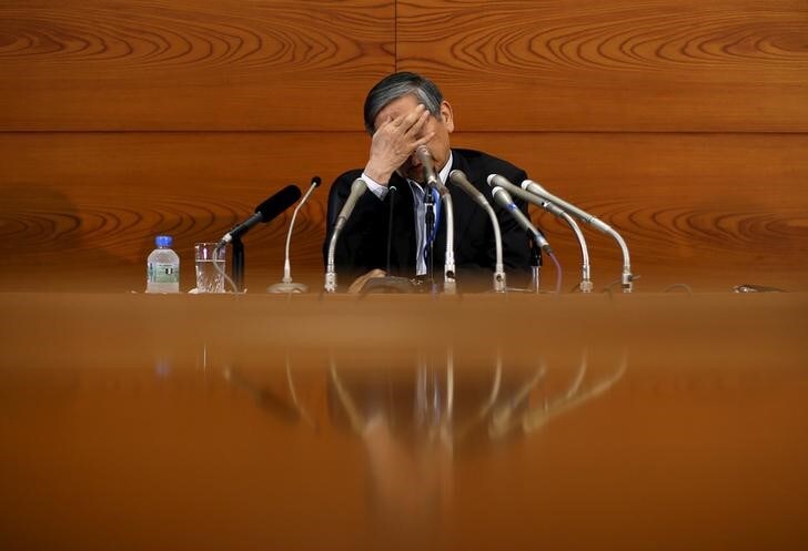 １０月２０日、東京大学出身の研究者らが、日本銀行の金融政策決定会合後に開催される黒田東彦総裁の記者会見の映像を人工知能（ＡＩ）モデルを使って分析し、その表情と金融政策の変更との間に相関関係を確認したと発表した。写真は日銀本店で２０１５年７月撮影（２０１７年　ロイター／Yuya Shino）