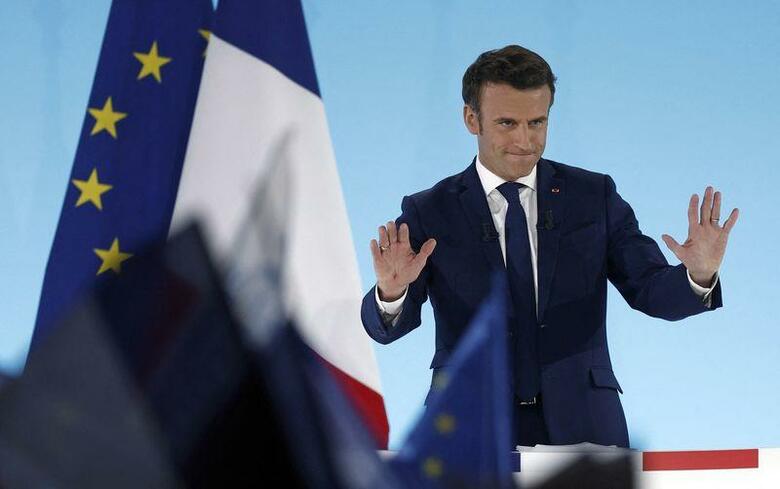 フランス大統領選挙の第1回投票が行われ、現職でマクロン大統領（写真）と、極右政党「国民連合（RN）」のマリーヌ・ルペン党首が決選投票に進む見通しとなった。パリで撮影（2022年　ロイター/Benoit Tessier）