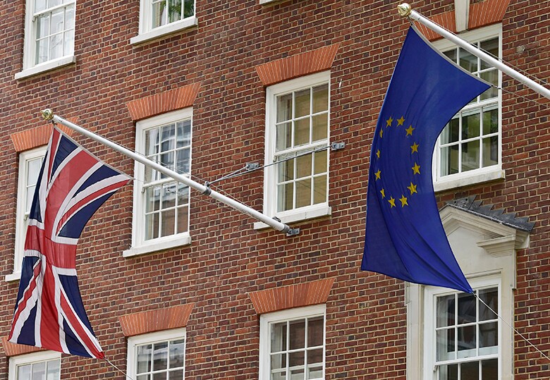 ＥＵ離脱の賛否はちょうど同じくらいで分かれている　Toby Melville-REUTERS