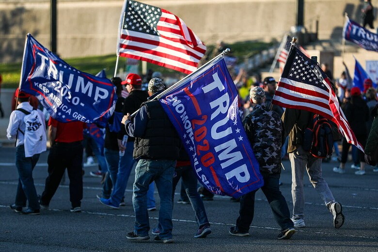 大統領選に不正があったとして抗議するトランプ支持者たち（2020年11月14日、ワシントンDC）　Johnny Silvercloud-shutterstock