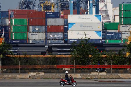 　１０月１日、インドネシア当局が発表した８月の貿易統計によると、輸出額は前年同月比５．７８％増の２４９億６０００万ドルで、過去４カ月で最も低い伸びとなった。写真は４月、インドネシア・ジャカルタのタンジュンプリオク港で撮影（２０２５年　ロイター／Ajeng Dinar Ulfiana）