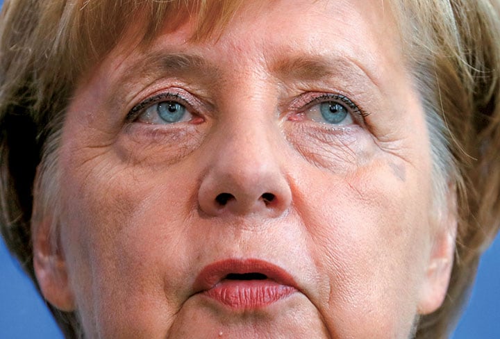 極右の躍進に直面するドイツのメルケル首相　Hannibal Hanschke-REUTERS