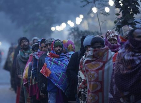 インド北部を３日にわたって厳しい寒波が襲い、各地で発生した濃霧による視界不良で１６０以上の航空便に影響が出ている。写真は９日、デリーで撮影（２０２４年　ロイター／Anushree Fadnavis）