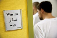 生活保護と医療保険、外国人「乱用」の真実