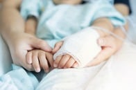 【動画】幼い息子の様子に違和感...診断は「異常なし」も、なぜ母親は「脳腫瘍」に気付けたか？ 動画を公開