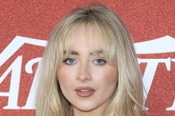 「性的すぎる」サブリナ・カーペンターがパリ公演中に披露した「フランスならではの新たな体位」にネット騒然
