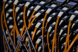 中国、最速スパコンで米国抜く　ＡＩ競争での地位示さずと専門家