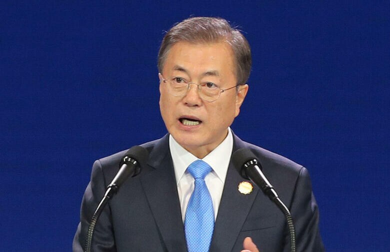 THAAD配備をめぐって韓国は中国から手痛い報復を受けた（写真は先月25日、プサンのASEAN韓国サミットに出席した文在寅大統領）　Yonhap/REUTERS