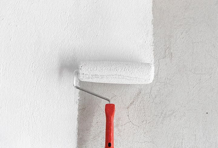 超白色塗料によって従来よりも室内の温度を低く保つことができる（写真はイメージです）　ognianm-iStock