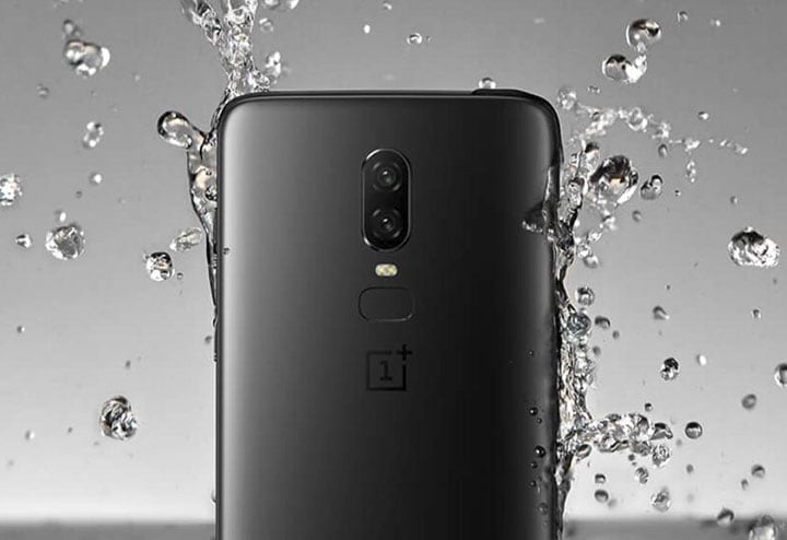ワンプラス6は防水ではないが防滴だし、イヤホンジャックもついて値段はiPhoneXの半分だ　ONEPLUS
