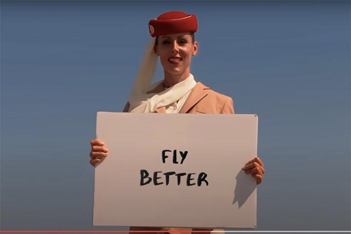 「ブルジュ・ハリファ」の頂点に立つ客室乗務員　Emirates-YouTube