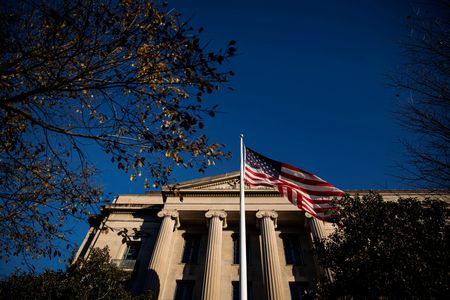　米司法省で詐欺対策部門の市場犯罪取り締まりチームを率いるアビ・ペリー氏は５月２４日、オプション取引経由を含めた株式の空売りが、検察当局にとって優先的な対応事項になっていると明かした。写真は司法省の建物。２０２０年１２月、ワシントンで撮影（２０２３年　ロイター/Al Drago）