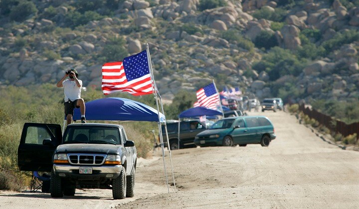 ミニットマン・プロジェクトのメンバー。彼らは2004年から米南部国境で不法入国者を監視してきたFred Greaves- REUTERS