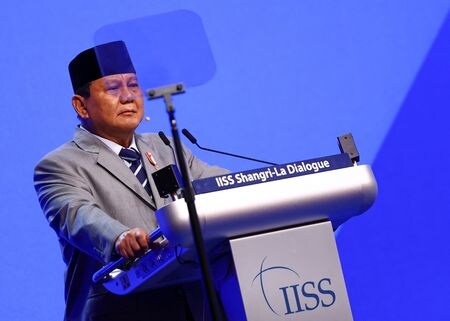 ６月１日、    インドネシアのプラボウォ次期大統領（写真）はシンガポールで開かれたアジア安全保障会議で、パレスチナ自治区ガザでの停戦実施に向け、インドネシアは必要に応じて平和維持部隊を派遣すると表明した。シンガポールで同日撮影（２０２４年　ロイター/Edgar Su）