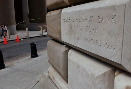 ニューヨーク（ＮＹ）連銀が３日発表した報告書によると、４月の基調的インフレ圧力は前月から若干低下した。 ２００３年９月撮影（２０２４年　ロイター/Chip East）