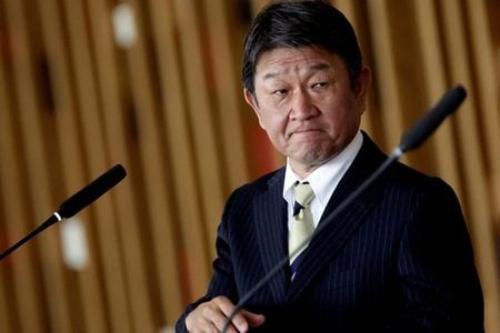 　４月１２日、茂木敏充外相（写真）は参院決算委員会で、拉致問題解決に向けて「わが国が主体的に取り組むことが重要」との認識を示した。写真はブラジリアで１月撮影（２０２１年　ロイター／Adriano Machado）