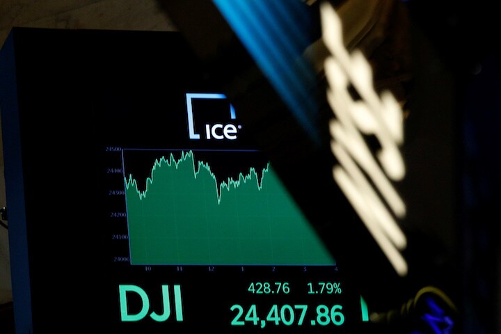 今週は12時間ごとに株価の方向感が変わった（写真は4月10日のニューヨーク証券取引所）　Brendan McDermid-REUTERS