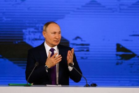 ロシアのプーチン大統領は２３日、ドイツが過熱したガス市場の緩和よりも、ロシア産ガスのポーランドやウクライナへの転売を優先していると訴えた。その上で、欧州のガス価格が高騰している危機はロシア政府が原因ではないと主張した。写真はプーチン大統領（２０２１年　ロイター/Evgenia Novozhenina）