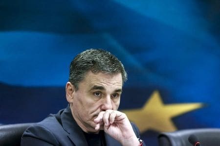 　３月３日、ギリシャのツァカロトス財務相（写真）は、基礎的財政収支（プライマリーバランス）の黒字目標を達成するために一段と年金を削減すべきとの国際通貨基金（ＩＭＦ）の要求は受け入れられないと言明した。１月撮影（２０１６年　ロイター/Alkis Konstantinidis）