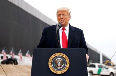 トランプ米大統領は１２日、大統領罷免に向けた合衆国憲法修正２５条の発動を懸念していないと述べた（２０２１年　ロイター/CARLOS BARRIA）