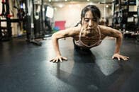 年金維持のためどの国より健康であり続けなければならない日本──引退年齢と健康寿命の国際比較