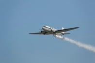 フライト追跡サイトで「中指を突き立てる」飛行機が見つかる