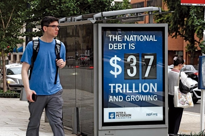 「アメリカの借金」をカウントする意見広告
