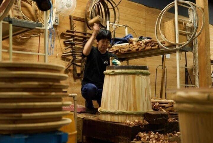 「樽酒マイスターファクトリー」で酒樽を作る