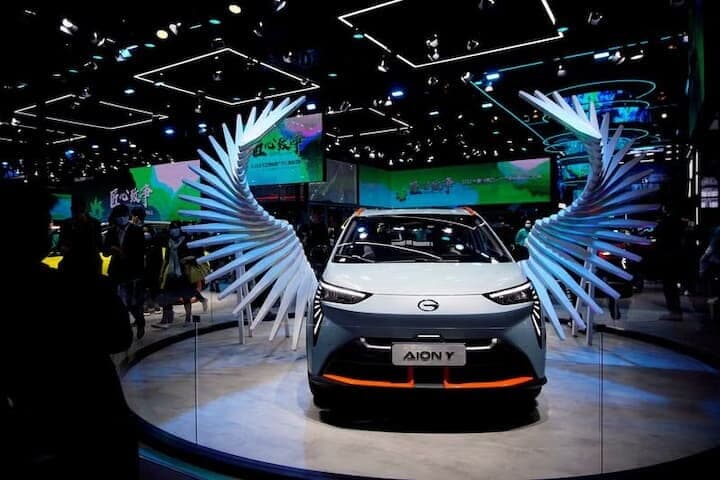 中国自動車大手の広州汽車集団が欧州で電気自動車（ＥＶ）の生産を検討していることが分かった。写真は２０２１年４月、上海自動車ショーの広州汽車のブースで撮影（２０２４年　ロイター/Aly Song）