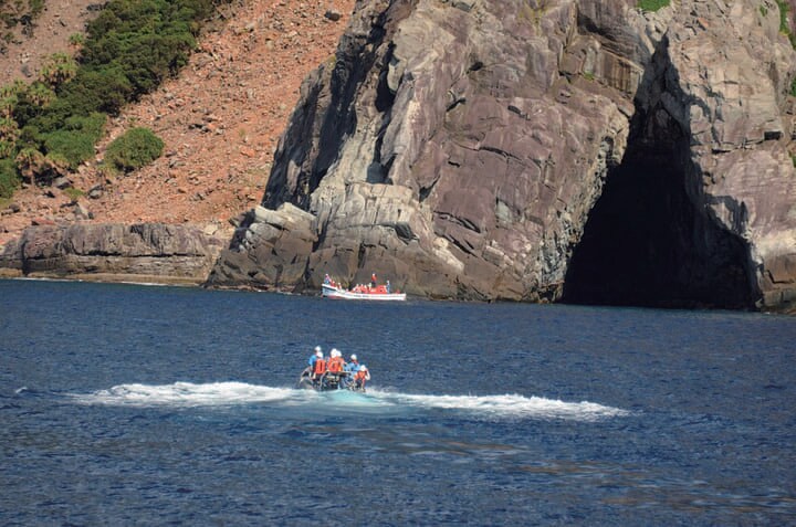 日本政府はどう対処?（写真は2012年の東京都の尖閣調査船）TOKYO METROPOLITAN GOVERNMENTーHANDOUTーREUTERS