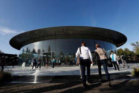 　８月１５日、米国の大手テクノロジー企業が、インド古来のカースト制による差別への対応を問われている。写真はカリフォルニア州クパティーノのアップル本社で２０１９年９月撮影（２０２２年　ロイター/Stephen Lam）
