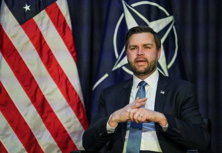 　バンス米副大統領は外相・国防相らが安全保障問題について協議するミュンヘン安保会議を前に、欧州諸国に対し国防費を増やすよう促した。ミュンヘンで撮影（２０２５年　ロイター/Leah Millis）