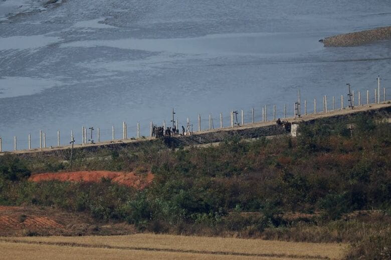 写真は26日、韓国・金浦の展望台から撮影。REUTERS/Kim Hong-Ji