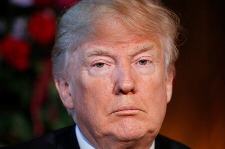 ４月２０日、トランプ米大統領は、原油相場は「人為的に」高い状態で容認できないとして、ＯＰＥＣを批判した。写真は４月１７日、パームビーチで撮影（２０１８年　ロイター／Kevin Lamarque）