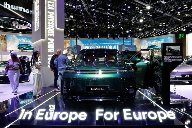 写真は小鵬汽車のEV「G9L」。2026年10月12日、パリモーターショーで撮影。REUTERS/Benoit Tessier