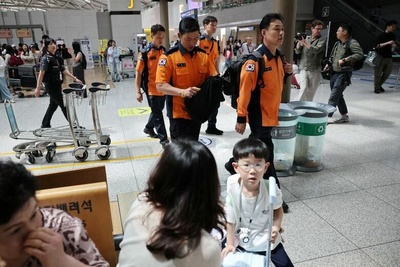 韓国の仁川国際空港からネパールに向けて出発する外務省、警察、消防当局の職員を含む対応チーム。2026年8月27日撮影。REUTERS/Kim Hong-Ji