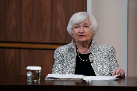 　８月１７日、イエレン米財務長官（写真）は内国歳入庁（ＩＲＳ）の機能強化のために「インフレ抑制法」に盛り込まれた８００億ドルの財源について、６カ月以内に支出計画をまとめるようレティグＩＲＳ長官に指示した。写真はワシントンで７月撮影（２０２２年　ロイター／Elizabeth Frantz ）