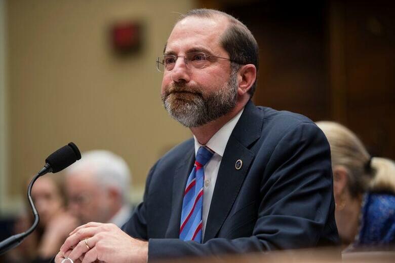 アザー米厚生長官は27日、新型コロナウイルス検査キットの配布を全米で拡充し、米国での感染拡大阻止に向けた取り組みを強化していると語った。ワシントンで26日撮影（2020年　ロイター/AMANDA VOISARD）