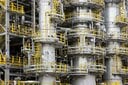 SIBURの工場（写真はロシアチュメニ州トボリスクのもの）　Poteryaev Sergey-shutterstock