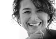 手放し、待ち、信じた──人気モデル亜希が、エッセー『家』のタイトルに込めた意味