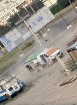 ドローンに追い回され男性負傷、ウクライナ南部　戦争犯罪とシビハ外相